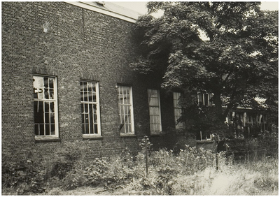 107130 Watermolenwal. Sloop textielfabriek van Ramaer. Op deze locatie is 1977 het 'Speelhuis' gebouwd, 1972