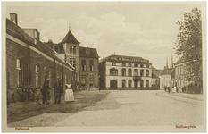 107189 Weg op den Heuvel, gezien vanuit de richting 'Stationsplein'. In het midden van de foto het kantongerecht aan de ...