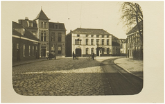 107196 Weg op den Heuvel, gezien vanuit de richting 'Stationsplein'. In het midden van de foto het kantongerecht aan de ...