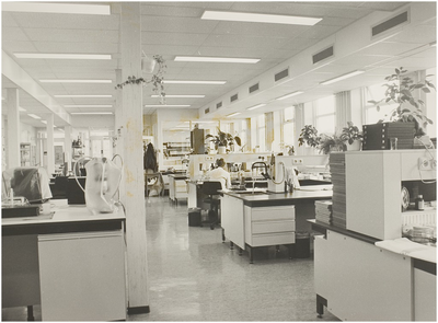 107366 Wesselmanlaan 25. Ziekenhuis Sint Lambertus. Laboratorium in de nieuwe westvleugel, 22-10-1986