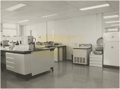 107368 Wesselmanlaan 25. Ziekenhuis Sint Lambertus. Laboratorium in de nieuwe westvleugel, 22-10-1986