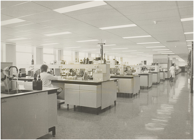 107369 Wesselmanlaan 25. Ziekenhuis Sint Lambertus. Laboratorium in de nieuwe westvleugel, 22-10-1986