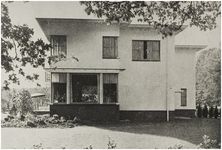 107375 Wesselmanlaan 51, hoek 'Jan van Brabantlaan'. In 1938 gebouwd huis onder architectuur van W.A.M. van der Ven. ...