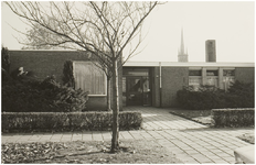 107415 Van der Weidenstraat 8. Wijkgebouw van Kruisvereniging Helmond, 13-11-1986