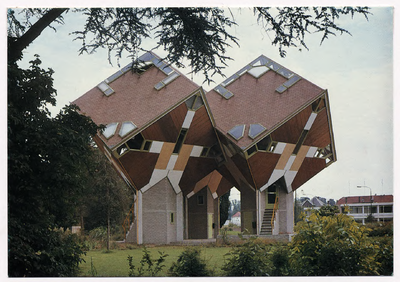 107571 Wilhelminalaan, paalwoningen. Architect Piet Blom, 1977