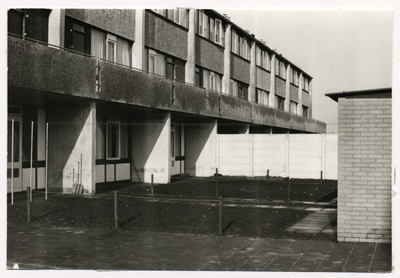 107627 Zeelstraat. Achterzijde woningen, zogenaamde maisonnettes, 1972