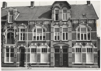 107722 Zuid-Koninginnewal 10 t/m 14. Deel van het gebouw van drukkerij en uitgeverij Helmond, Helmondse Courant. Pand ...