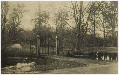 107917 Warande. Toegangspoort tot de begraafplaats, 1930 - 1940