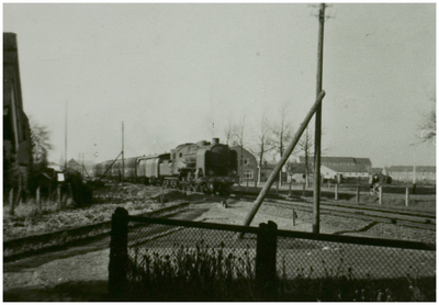 108179 Spoorwegen. Spoorlijn Helmond - Venlo. Een stoomtrein zoals die in die tijd in gebruik waren. Gezien in de ...