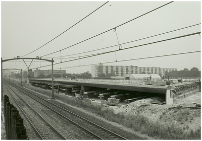 108192 Spoorwegen. De spoorlijn van helmond naar Venlo De bouw van de nieuwe spoorburg viaduct Bij de Deurneseweg, ...