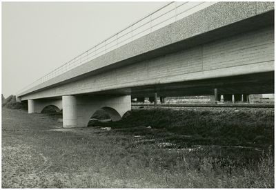 108202 Spoorwegen. De spoorlijn van helmond naar Venlo De spoorburg viaduct Bij de Deurneseweg. Bij de weg kruisingen ...