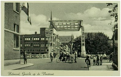 108341 Veestraatbrug. Veestraatbrug gezien vanuit de Steenweg in de richting Veestraat, 1925 - 1935