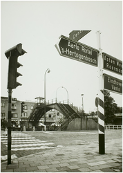 108364 Veestraatbrug. : Hoek Kanaaldijk - Steenweg, gezicht op de Voetbrug en Traverse, 08-1970