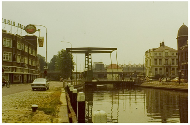 108378 Veestraatbrug. : De Veestraatbrug met daarachter de Kasteel - Traverse gezien vanaf de Kanaaldijk Oost richting ...
