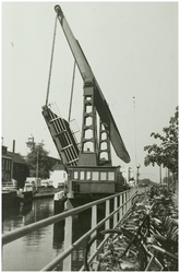 108381 Veestraatbrug. : Veestraatbrug in geopende stand gezien vanaf de Kasteeltuin, in de richting Kanaaldijk Noord - ...