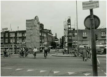 108384 Veestraatbrug. : Veestraatbrug, gezien vanuit de Steenweg in de richting Veestraat. De pijlers van de brug zijn ...