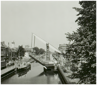 108385 Veestraatbrug. : Veestraatbrug, gezien vanaf de Kasteel - Traverse in Noordelijke Richting, 1977 - 1987