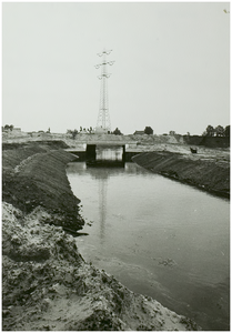 108401 Bruggen. : Aanleg van een brug over de Nieuwe Aa en de omlegging van deze rivier in de omgeving van de ...