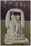 108429 Warande. : Twee in een badstoel van beeldhouwster Wessel - Conzijn. Kalkstenen object geplaatst in het ...
