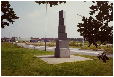 108471 Weg door de Rijpel. : Obelisk. Groeistadkubussen , 1983 - 1883