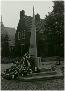 108512 Dorpsstraat Stiphout . : Obelisk, 09-1987