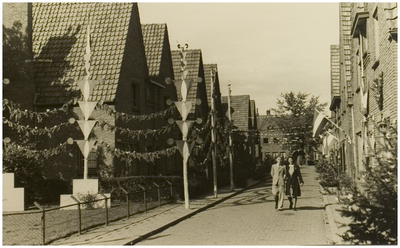 109653 Bevrijdingsherdenking. 1945. Van de Foelaertstraat, 1945