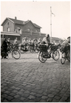 109827 Militairen arriveren gepakt en gezakt op het Stationsplein na de oproep van de urgemeester tot mobilisering, 1939