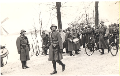 109828 Helmondse militairen tijdens de mobilisatie te Handel, 1939