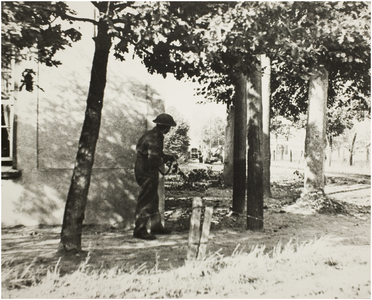110089 Bevrijding zuid Nederland. Een schutter van de 11de Britse Pantser Divisie in de omgeving van Gemert, 25-09-1944
