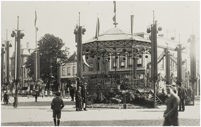 110189 Helmond. : Versiering markt, 1923