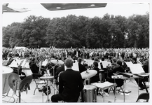 110520 Warande, kiosk geopend op 2-6-1994 tijdens de kanaalfeesten. Hier speelt Phileutonia, 02-06-1994