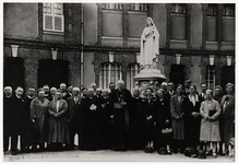 110543 Bedevaart naar Lourdes en Lisieux. In het midden Mgr. V. Diepen, naast hem links deken Rath, 27-06-1928 - 05-07-1928