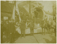 111330 Praalwagen der Helmondse Vrijwillige brandweer. B.g.v. 25 jarig ambtsjubileum van burgemeester van Hoeck in 1908 ...