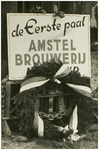 111855 Amstelbrouwerij Industrieterrein. Gedenkteken van het heien van de eerste paal door burgemeester Sweens, 24-02-1964