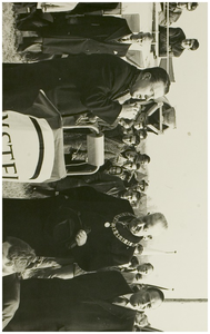 111856 Amstelbrouwerij Industrieterrein. Het heien van de eerste paal door burgemeester Sweens,, 24-02-1964