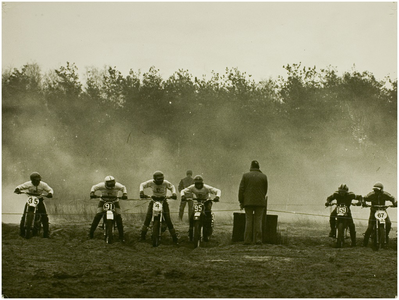 112139 Helmond-800. Motorcross-wedstrijden georganiseerd door MAC De Helm , 26-12-1977