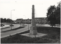112611 Onthulling van de laatste steen voor het gedenkteken ''de Obelisk'' in de Rijpelberg, door Staats-secretaris ...