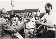 112665 Opening fietspad door de Bundertjes. Door wethouder van der Zanden…, 25-08-1983