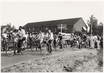 112666 Opening fietspad door de Bundertjes. Door wethouder van der Zanden…, 25-08-1983