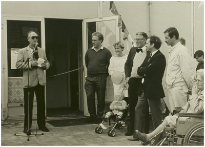 112808 Opening wijkgebouw ''De Zonnesteen'' door wethouder van Rooij, 06-09-1986