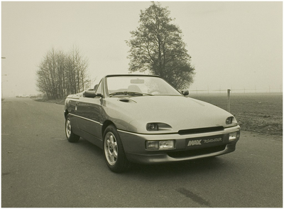 112886 Max Roadster, een in Helmond vervaardigde auto met plastic carosserie. Ontwerp van E. Spronk, directeur van Kick ...