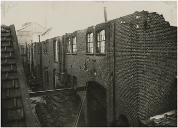 113113 Kanaaldijk Noord West. Hier een gedeelte van de draainagelfabrieken van van Thiel na de brand, 19-09-1928