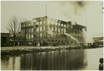 113123 Kanaaldijk Noord-West. Nr. 29. Brand in het kantoor en de magazijnen van Carps'garenfabrieken, dd. 16.12.1928. ...