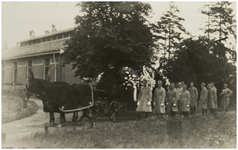 114462 Lieshout, Willem A.J. van. Begrafenis te Amersfoort. Hij werd geboren te Helmond op 11 maart 1902 als zoon van ...