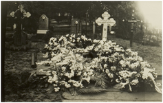 114464 Lieshout, Willem A.J. van. Begrafenis te Amersfoort. Hij werd geboren te Helmond op 11 maart 1902 als zoon van ...