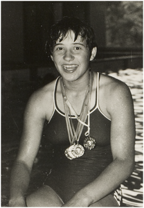 114782 Jolanda Romero. Zwemkampioen op de Para - Olympics, 08-1984