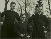 115301 Drie Priesterbroers, Jos, Jan en Leo van den Niewehof, 08-09-1956