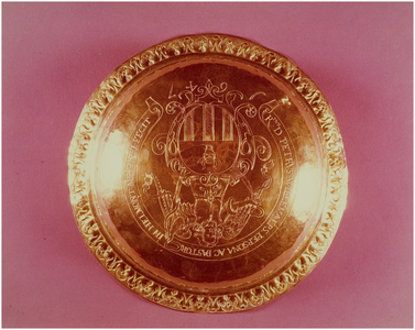 116393 Ciboriedeksel. Vervaardigd door een helmondse smid, 1647. Verguld koper. De ciborie toebehoord aan pastoor ...