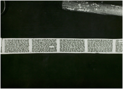 116435 Tentoonstelling Kerkelijke Kunst in kasteel raadhuis 16-10-1971. Perkamentenrol ( boek Esther ) van 2,8 cm ...