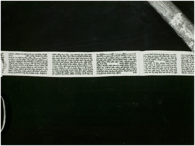 116438 Tentoonstelling Kerkelijke Kunst in kasteel raadhuis 16-10-1971. Perkamentenrol ( boek Esther ) van 2,8 cm ...